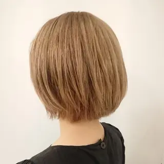 ショート カラー 坪井 佑美のヘアスタイル