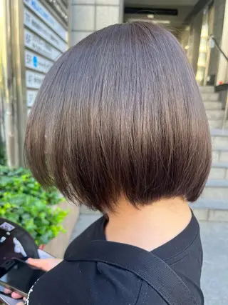 ショート カラー 渡 汐音のヘアスタイル