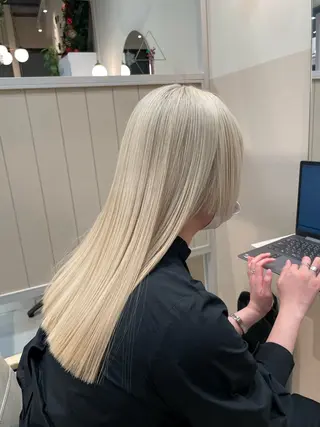 セミロング カラー カラー特化型美容師 保住のヘアスタイル