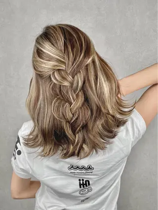 ミディアム カラー 井本翔太.髪質改善. ベージュ.グレージュのヘアスタイル