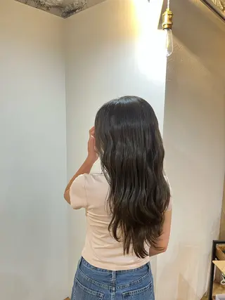 カラー 岡 千尋のヘアスタイル