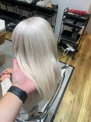 セミロング enn.bleach by t.a.g所属・碇山 楓己のヘアスタイル