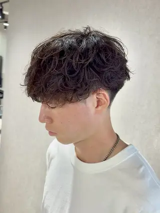 ショート カラー パーマ メンズ 【シャドウパーマ センターパート】義心のヘアスタイル