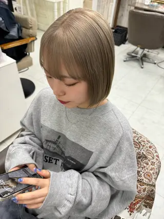 ショート 土屋朱理/ ハイトーンカラーのヘアスタイル