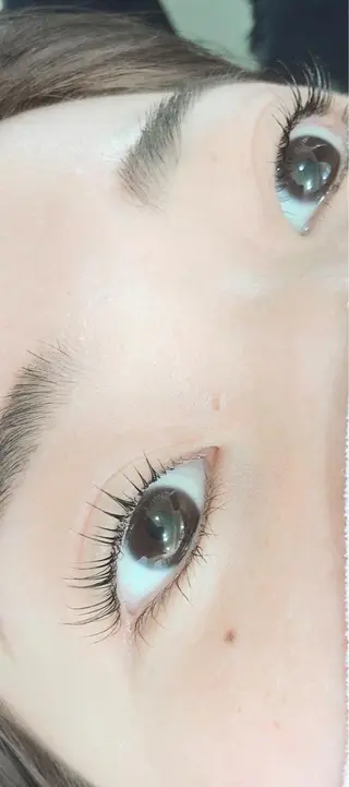 マツエク・マツパ laera 佐藤のヘアスタイル