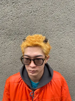 カラー メンズ 慎太朗メンズパーマ/ フェザー/スパイキーのヘアスタイル