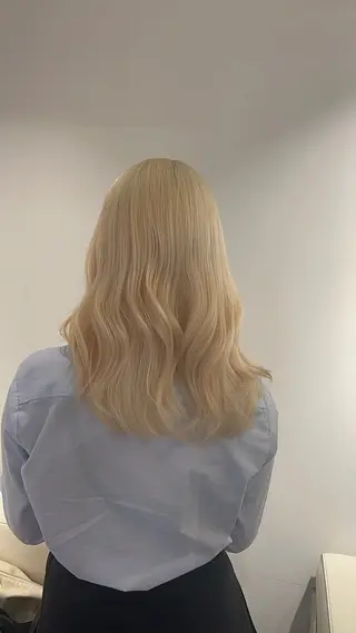 セミロング カラー youres hair 髪質改善トリートメント&ヘッドスパ  新宿三丁目店【ユアーズヘア】所属・🦋透明感カラー 👑NODOKA🦋のヘアスタイル