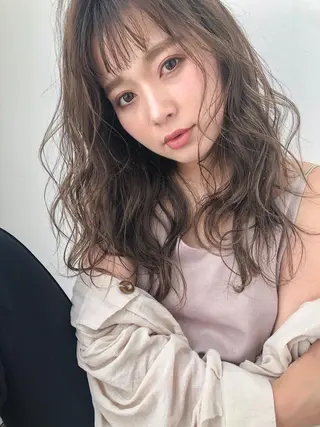 ロング AKANE 【zina新宿】のヘアスタイル