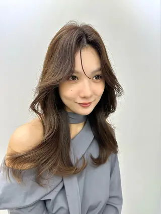 セミロング カラー 艶髪レイヤー顔周り グレージュ添田晃基のヘアスタイル