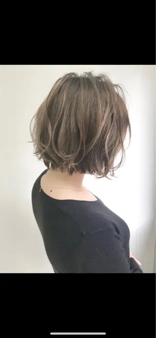 カラー 辺見 葵のヘアスタイル