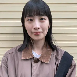 ミディアム カラー ホリケ アオイのヘアスタイル