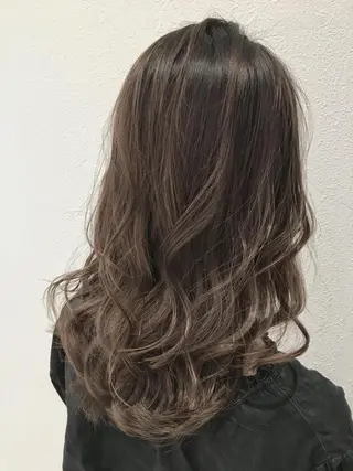 セミロング ヘアアレンジ シアーベージュニスト 🥣大石亜里紗のヘアスタイル