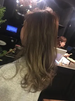 ロング カラー 吉本 yoshimotoのヘアスタイル