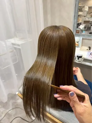 ロング カラー 森 愛友のヘアスタイル
