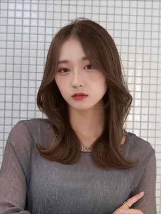 ミディアム Aura所属・丸山 心 / 艶カラーのヘアスタイル