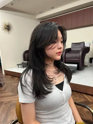 ミディアム カラー ニュアンスレイヤー ハイトーンカラーのヘアスタイル