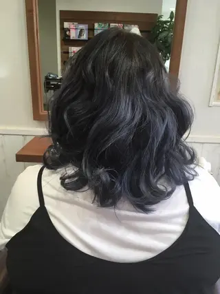 カラー 塩崎 明菜のヘアスタイル