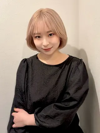 ミディアム ハイトーン/ムラ修正 miyu🍒ྀིのヘアスタイル
