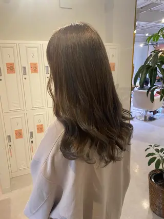 ロング カラー 梛木 唯のヘアスタイル