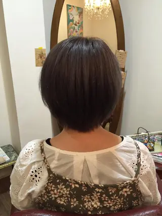 ショート カラー 三好 美里のヘアスタイル