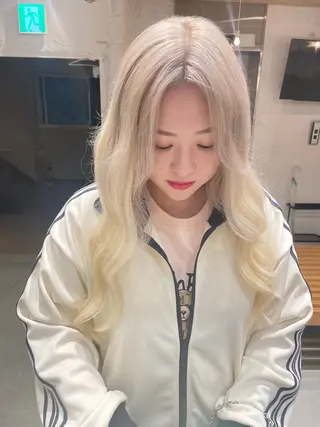 ロング カラー 艶ハイトーン👑♡ NATSUKIのヘアスタイル