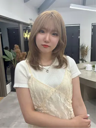 ミディアム カラー 椿原 克音のヘアスタイル