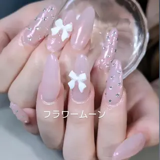 ネイル フラワー ムーンのネイルデザイン