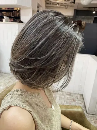 ショート カラー レイヤーカット 早崎太生のヘアスタイル