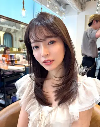 ミディアム カラー レイヤーカット /透明感カラー西田のヘアスタイル