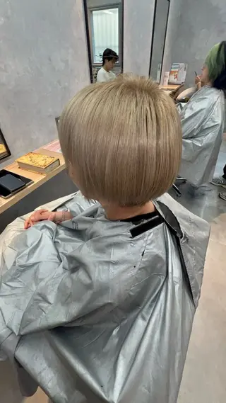 ミディアム motoトップカラー リスト/ブリーチカラのヘアスタイル