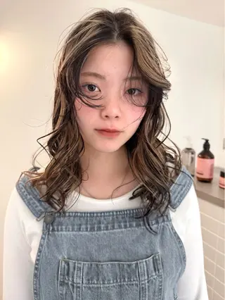 セミロング カラー ブリーチ/似合わせ Kaito🦕/栄のヘアスタイル