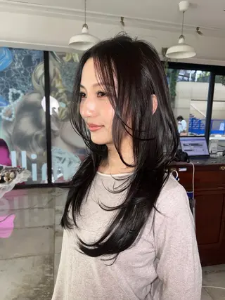 ロング AIRA/ブリーチ ‪/透明感カラーのヘアスタイル