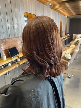 ミディアム カラー 栗原 瑠世のヘアスタイル