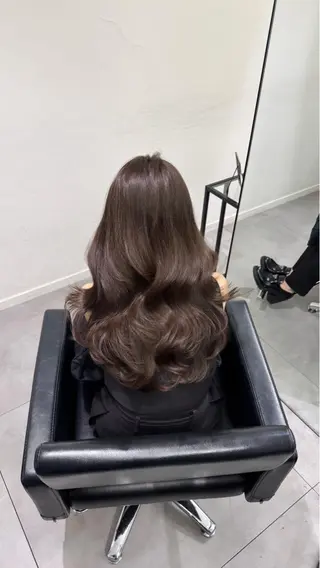 ロング カラー elu by AHNKISM所属・艶髪/ 透明感カラーのヘアスタイル