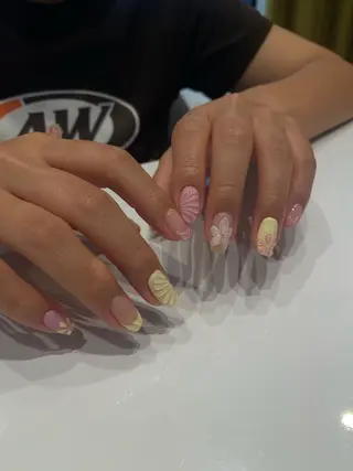 ネイル EARTH coiffure beaute 東松山店所属・町田 杏花のネイルデザイン