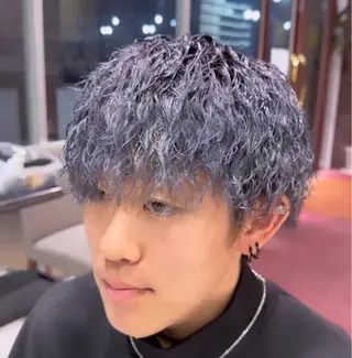 カラー パーマ メンズ メンズ特化　パーマ メッシュハイライトのヘアスタイル