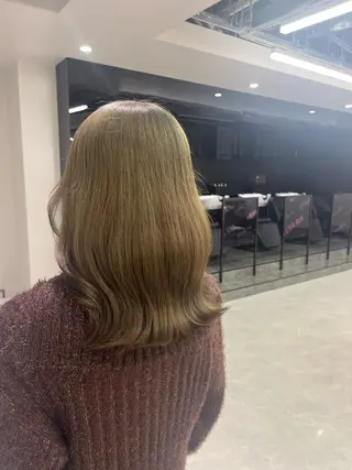 セミロング カラー Xena ria 衣織/ブリーチカラーのヘアスタイル