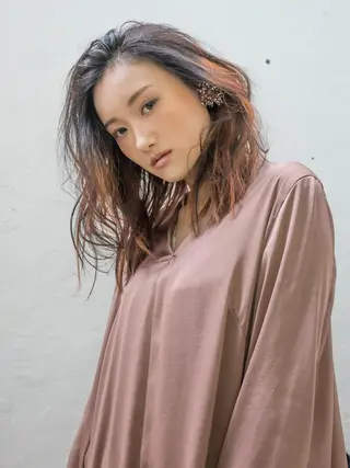 セミロング nuu所属・💜ショート💜 ウルフ、ボブ二色亜美のヘアスタイル