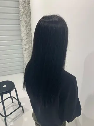 ロング カラー TAKUMI .のヘアスタイル