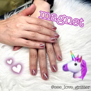 ミディアム see love gritterのネイルデザイン
