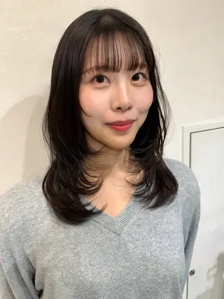 ミディアム 辻田 七海のヘアスタイル