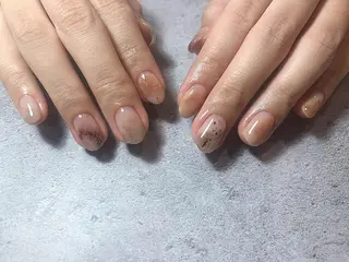 ショート カラー ネイル マツエク・マツパ illum hicariのネイルデザイン