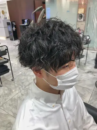 ショート メンズ 波巻きウェーブ 韓国風パーマ 纐纈のヘアスタイル