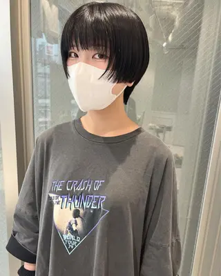 ショート ウルフカット／吉村 桃子のヘアスタイル