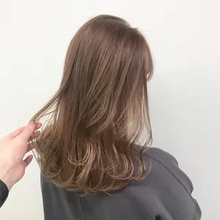 セミロング カラー 🩵ハイトーン 美咲🩵のヘアスタイル