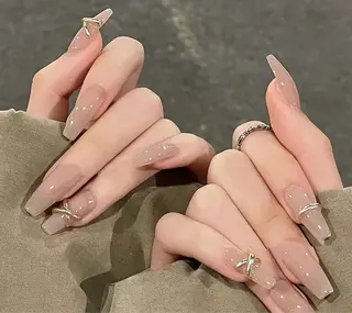 ネイル BiEiネイルサロン所属・BiEi ネイルサロン長さ出しのネイルデザイン