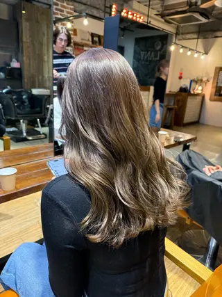 ロング レイヤーカット🫧／ ブリーチ✨TOWAのヘアスタイル