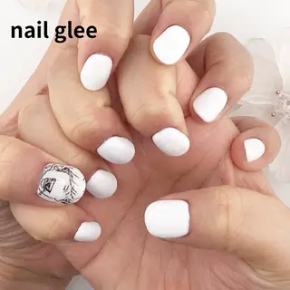 ミディアム RISA nail gleeのネイルデザイン