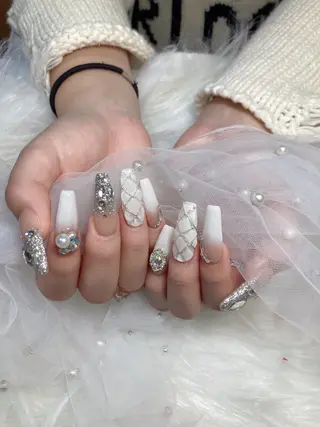 ネイル U·Mi nail salon所属・U·MI 長さ出し専門店のネイルデザイン