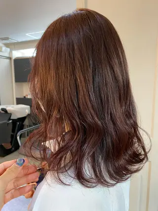 セミロング カラー 梅田ハイトーン チダ ヒナノのヘアスタイル
